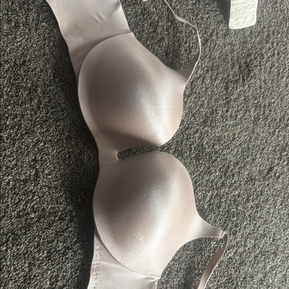 Victoria's Secret Cream Push-Up Bra Intimates NWOT